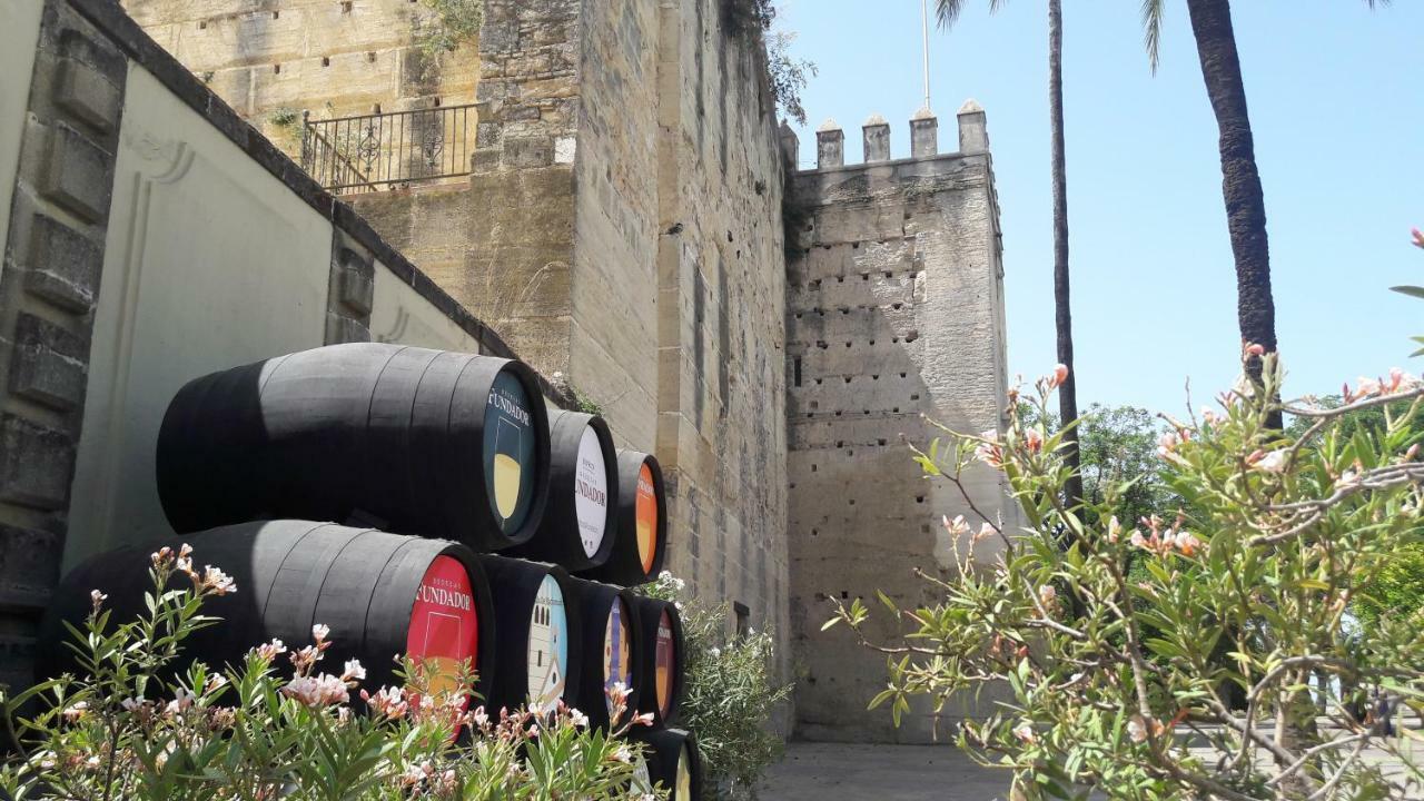 Sherryflat Caballeros - Parking Jerez de la Frontera Exterior foto